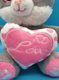 Stofftier Katze mit Herz